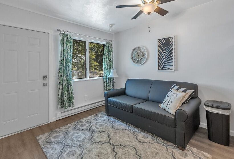 Отель Long Lake Lodge