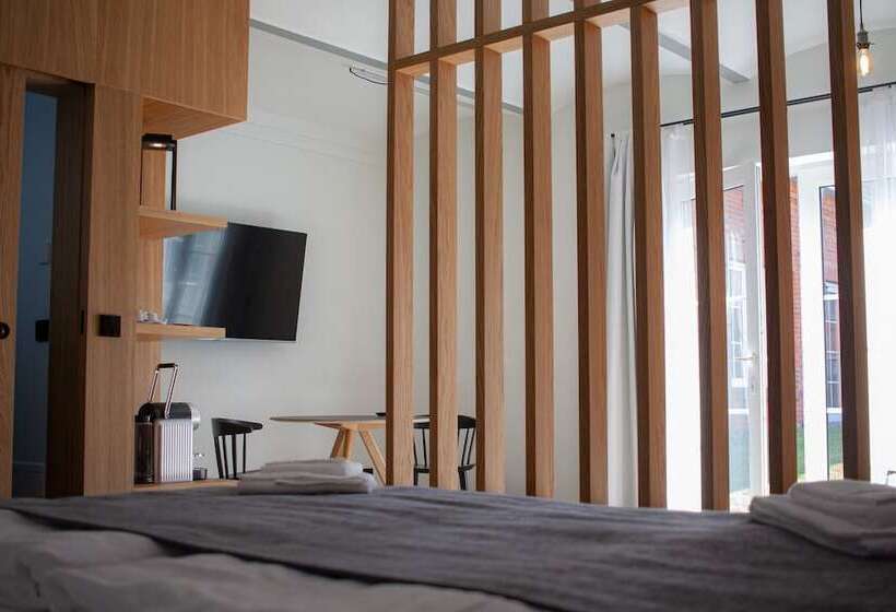 Отель Project June