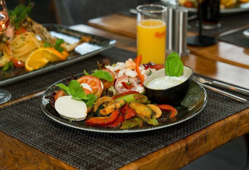 Отель Roca Restaurant Und