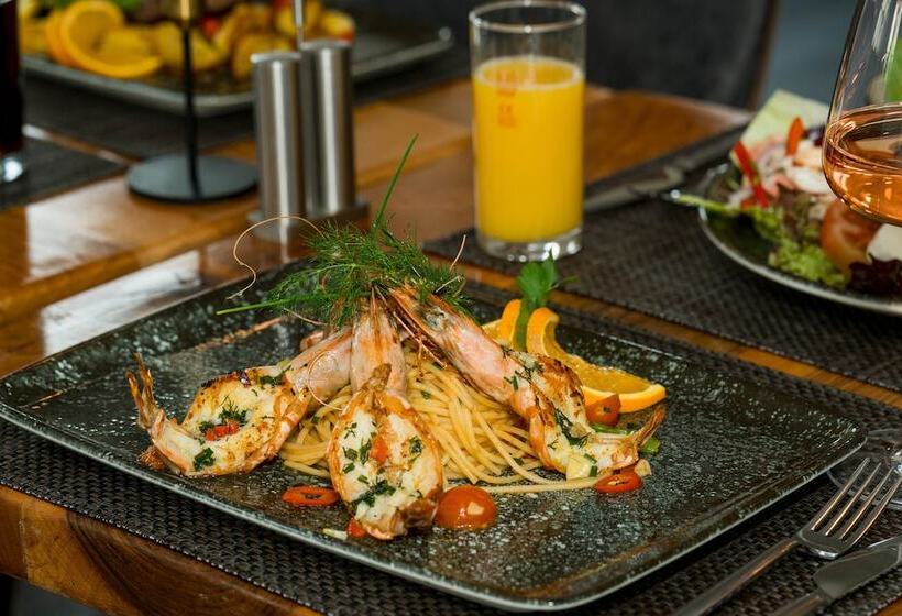 Отель Roca Restaurant Und