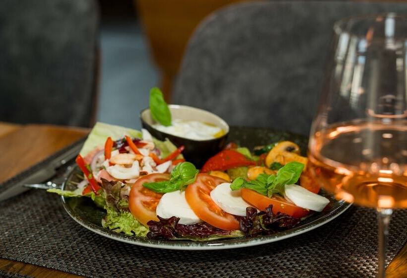 Отель Roca Restaurant Und