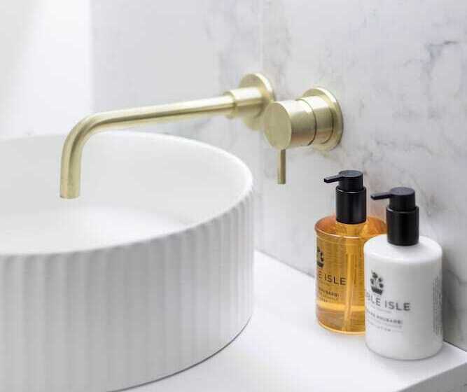 Отель Tanner Row Suites