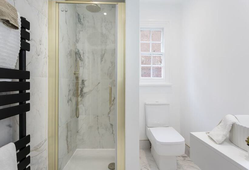 Отель Tanner Row Suites