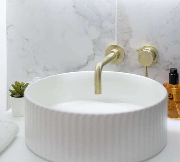 Отель Tanner Row Suites