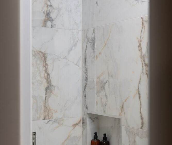 Отель Tanner Row Suites