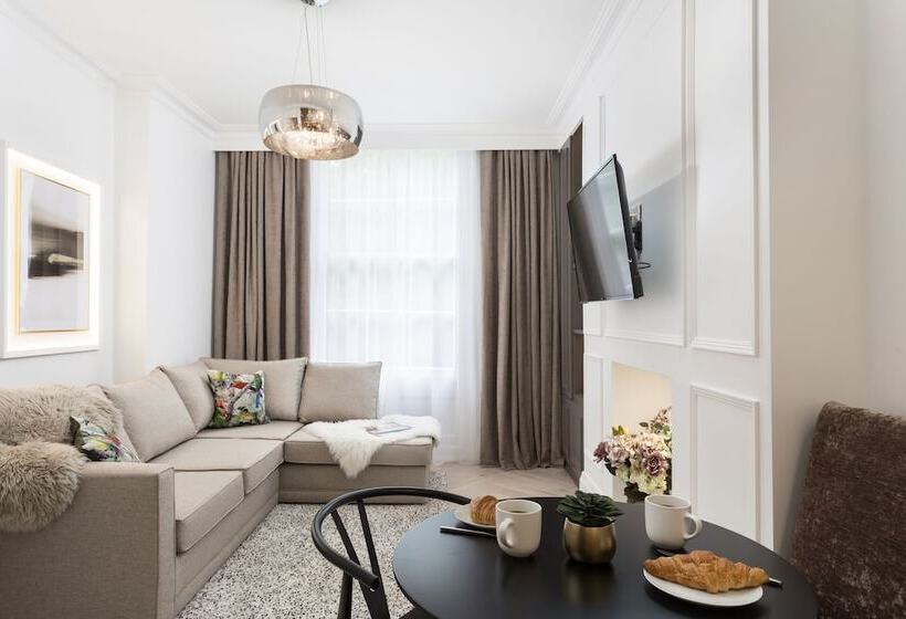 Отель Tanner Row Suites