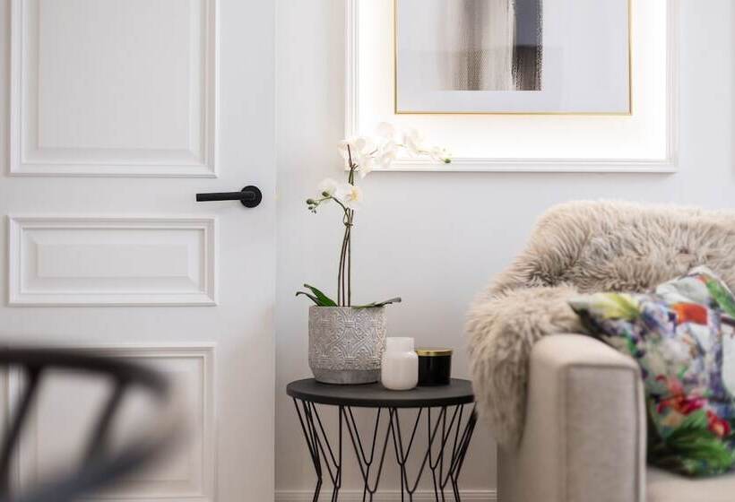 Отель Tanner Row Suites