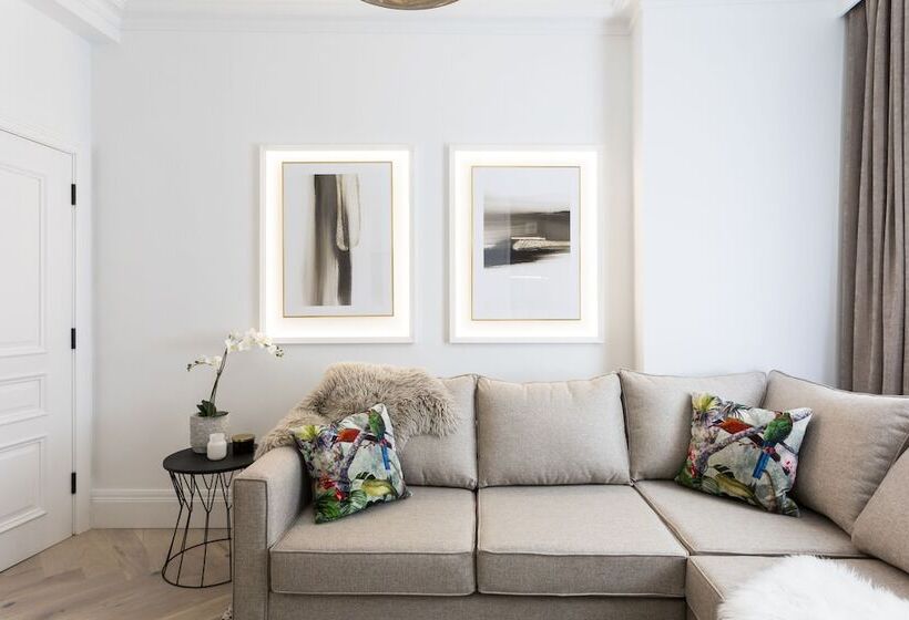 Отель Tanner Row Suites