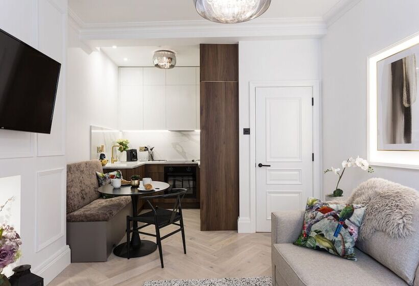 Отель Tanner Row Suites