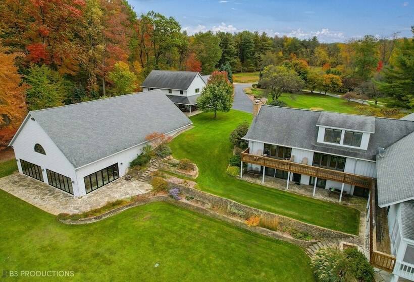 בית מלון כפרי The Lodge At Rush Lakes