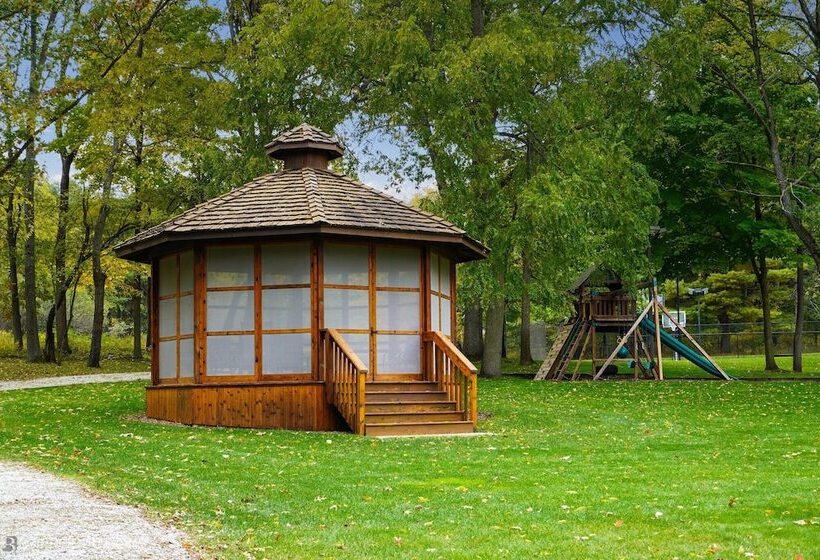 בית מלון כפרי The Lodge At Rush Lakes