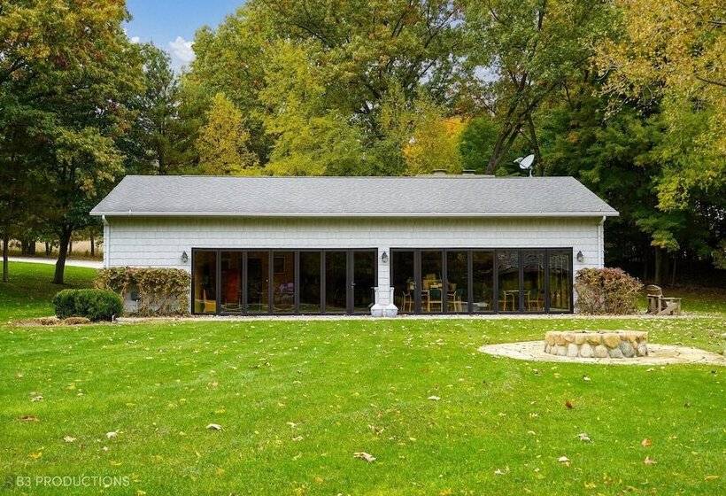 בית מלון כפרי The Lodge At Rush Lakes