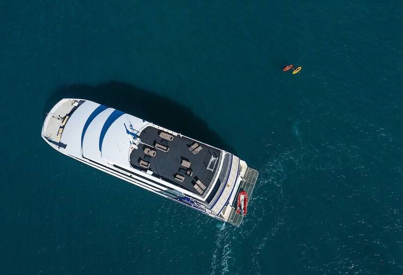 בית מלון כפרי Whitsunday Explorer Small Ship Cruising
