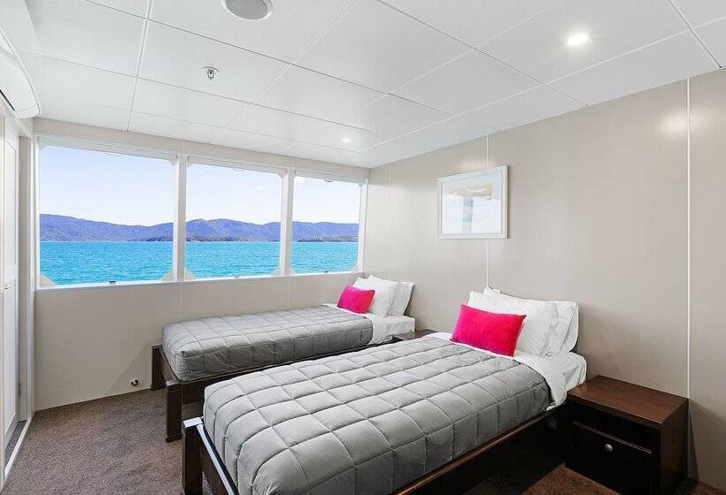 בית מלון כפרי Whitsunday Explorer Small Ship Cruising