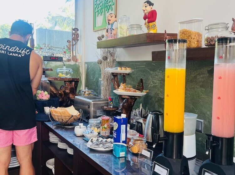 J Leaf Hotel By Blue Bird