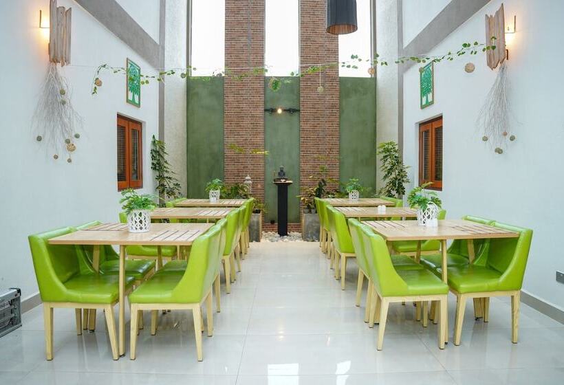 J Leaf Hotel By Blue Bird