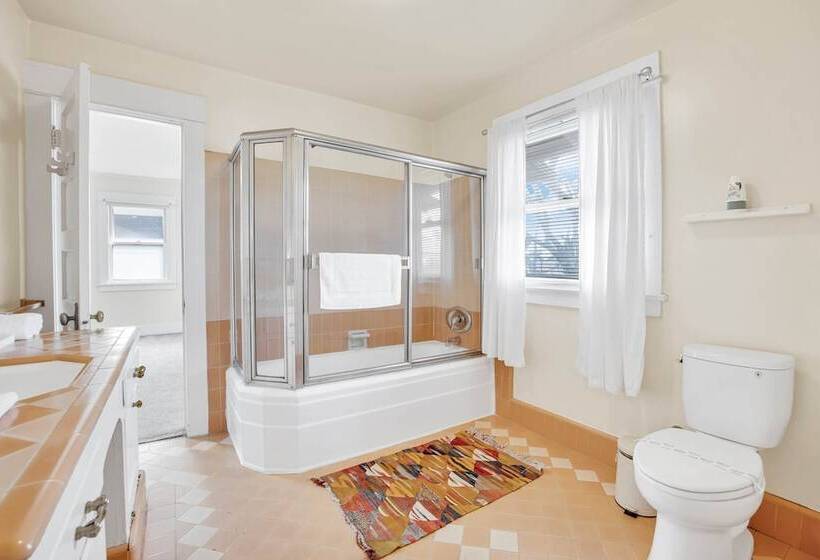 Kingsley By Avantstay Newly Furnished La Home