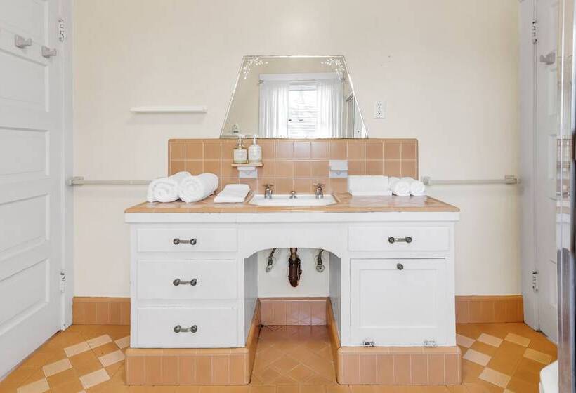 Kingsley By Avantstay Newly Furnished La Home