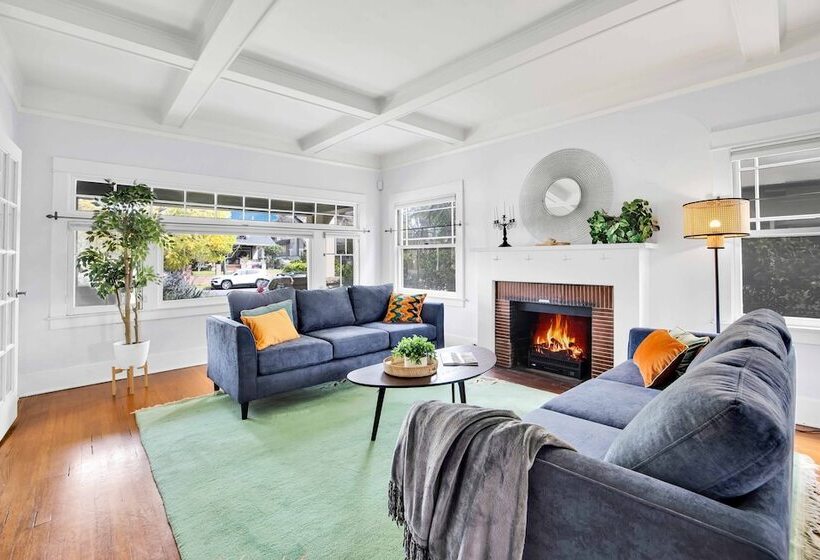 Kingsley By Avantstay Newly Furnished La Home