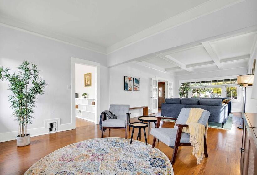 Kingsley By Avantstay Newly Furnished La Home