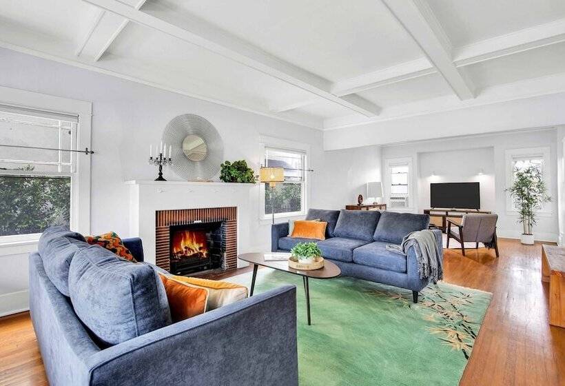 Kingsley By Avantstay Newly Furnished La Home