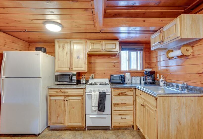 Laconia Cabin W/ Grill: 2 Mi To Weirs Beach!