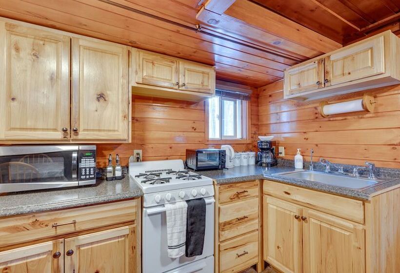 Laconia Cabin W/ Grill: 2 Mi To Weirs Beach!