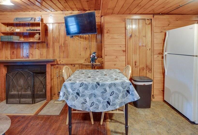 Laconia Cabin W/ Grill: 2 Mi To Weirs Beach!