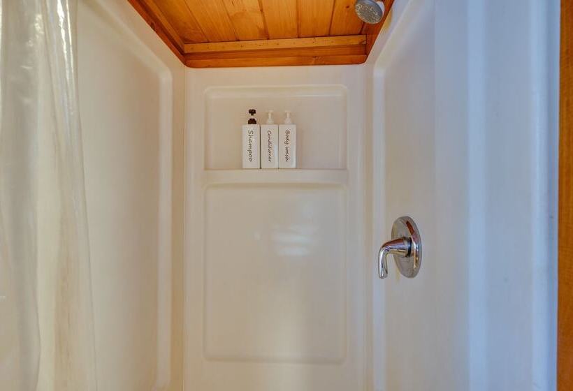 Laconia Cabin W/ Grill: 2 Mi To Weirs Beach!