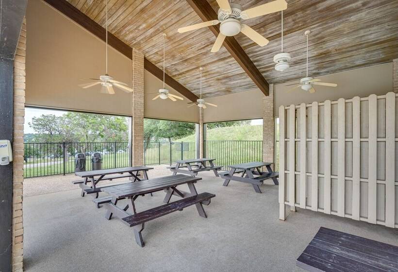Lago Vista Home W/ Putting Green, Pool, & Jacuzzi