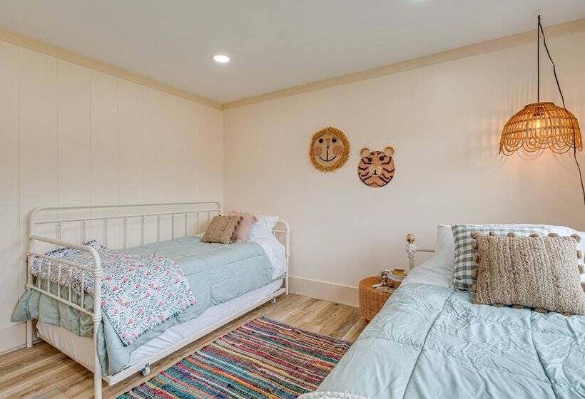 Lago Vista Home W/ Putting Green, Pool, & Jacuzzi