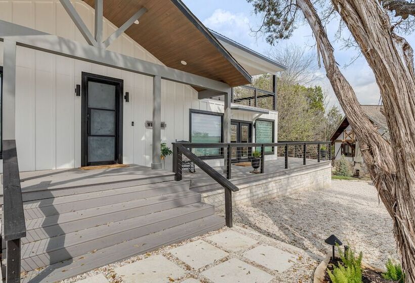 Lago Vista Home W/ Putting Green, Pool, & Jacuzzi