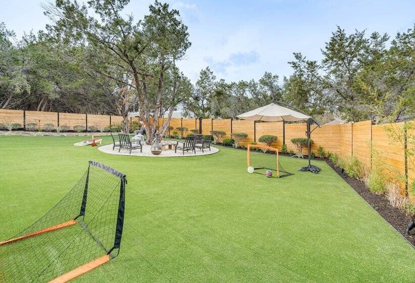 Lago Vista Home W/ Putting Green, Pool, & Jacuzzi