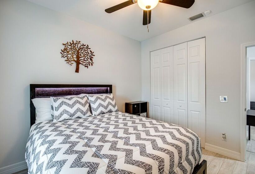 Lanai, Heated Pool & Spa: Lehigh Acres Home