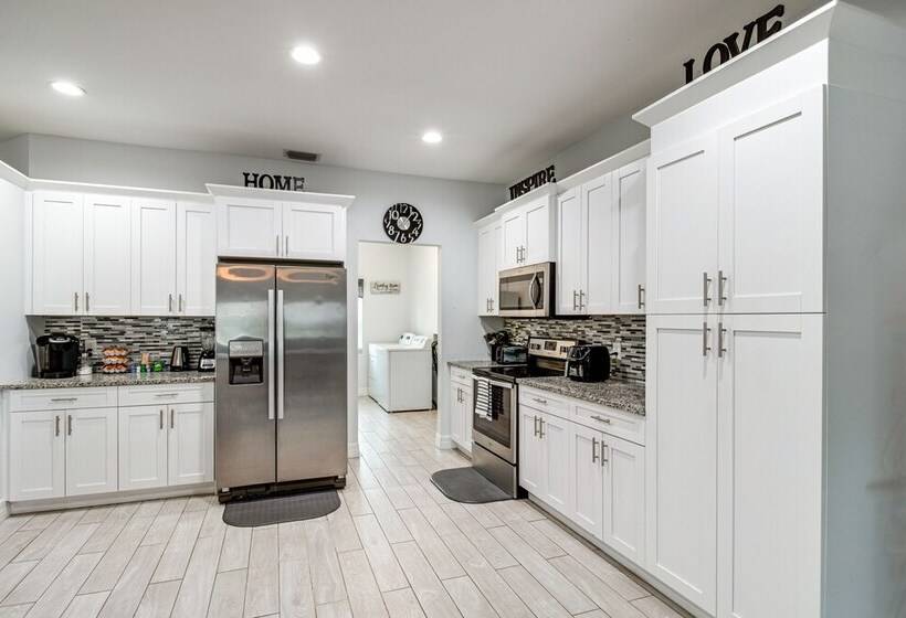 Lanai, Heated Pool & Spa: Lehigh Acres Home