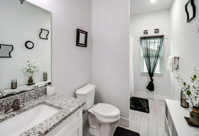 Lanai, Heated Pool & Spa: Lehigh Acres Home