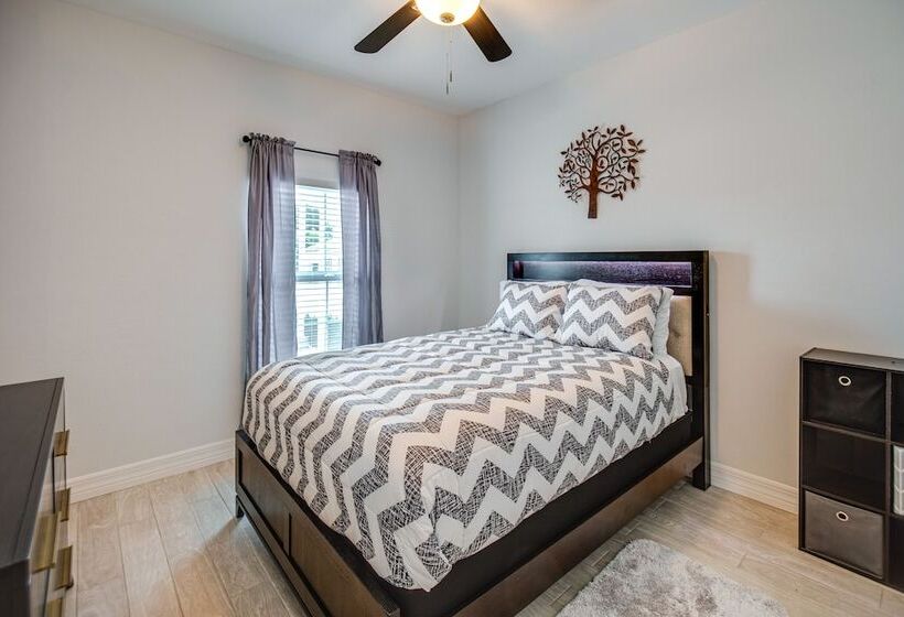 Lanai, Heated Pool & Spa: Lehigh Acres Home