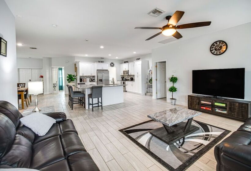 Lanai, Heated Pool & Spa: Lehigh Acres Home