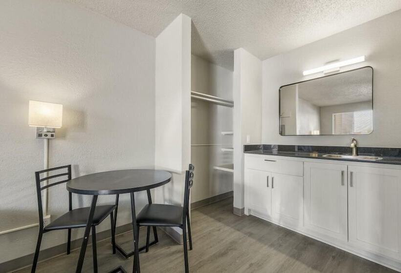 Lta Suites Brookside