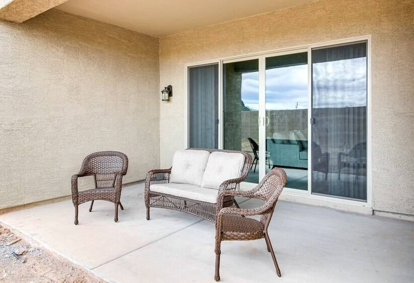 Marana Home W/ Pool Access & Mountain Views!