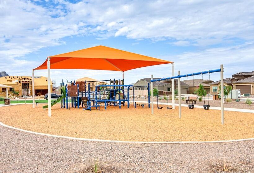 Marana Home W/ Pool Access & Mountain Views!