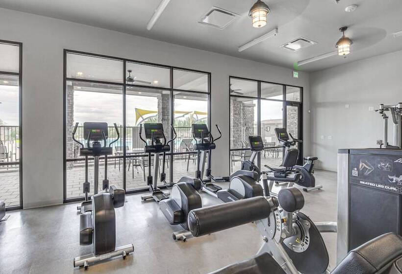 Marana Home W/ Pool Access & Mountain Views!