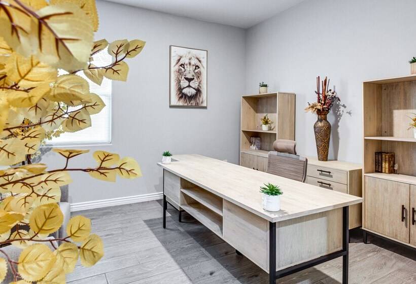 Marana Home W/ Pool Access & Mountain Views!