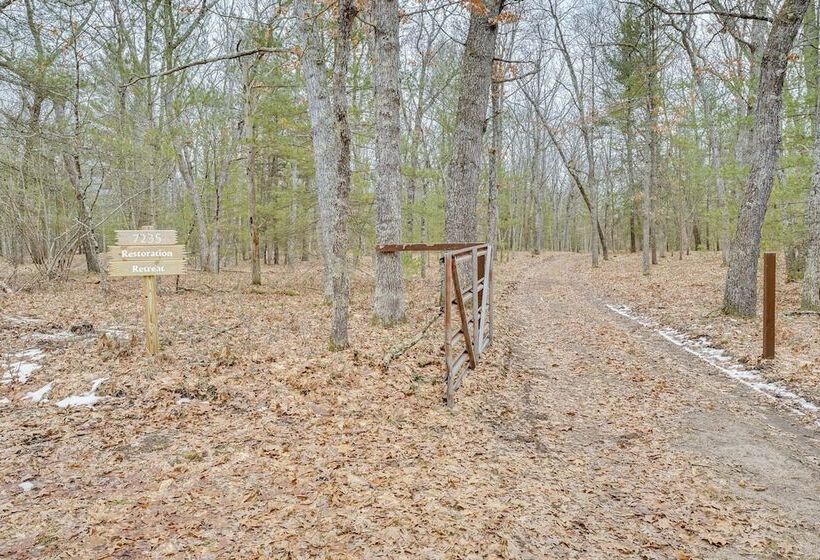 Michigan Log Cabin W/ Pere Marquette River Views