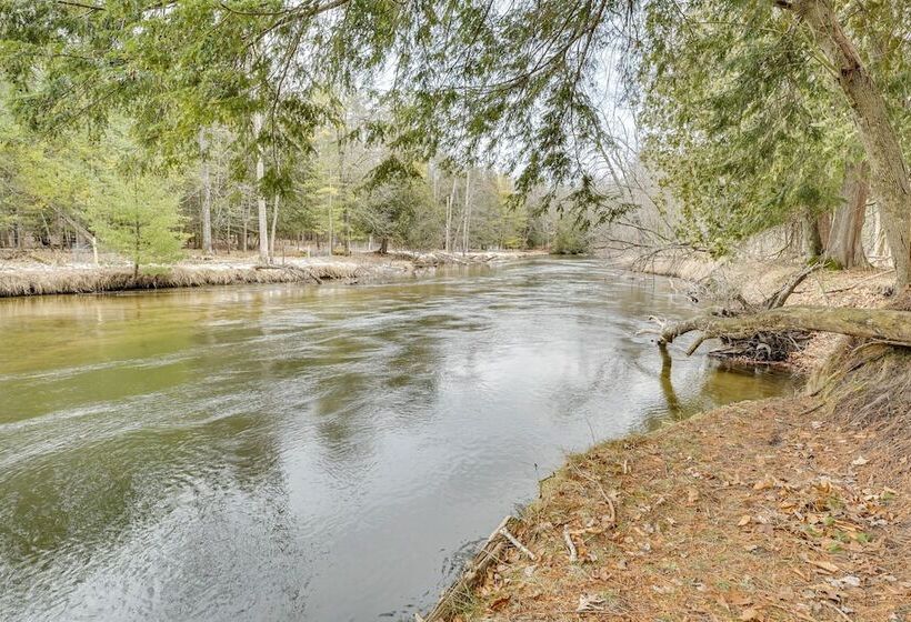 Michigan Log Cabin W/ Pere Marquette River Views