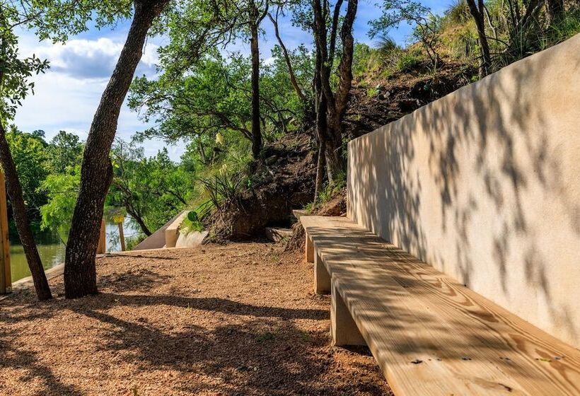 Mimosa Waterfront With Hot Tub