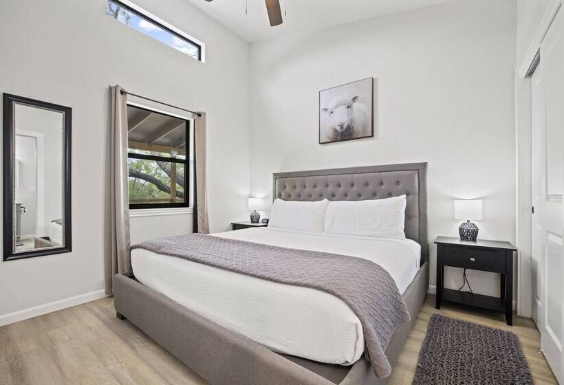 Mimosa Waterfront With Hot Tub