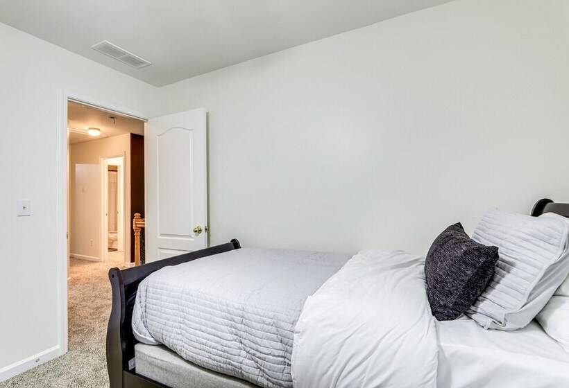 Modern Stone Mountain Home W/ Spacious Deck, Grill