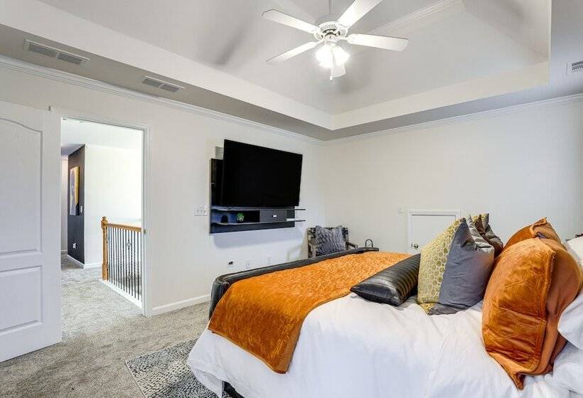 Modern Stone Mountain Home W/ Spacious Deck, Grill