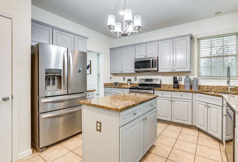 Modern Stone Mountain Home W/ Spacious Deck, Grill